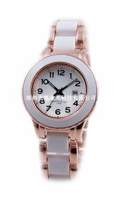 典雅时光 金间白款休闲石英手表的时尚魅力